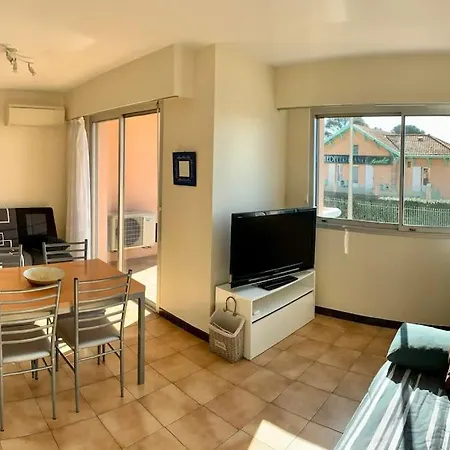 Studio A 50m De La Mer, Belle Terrasse Plein Sud * Saint-Raphael (Var)
