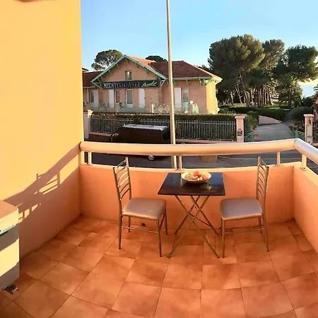 Apartment Studio A 50m De La Mer, Belle Terrasse Plein Sud Saint-Raphael (Var)